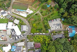 駐車場　社屋